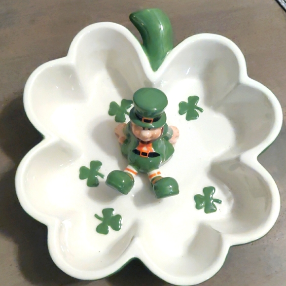 Other - Russ Berries Shades is Green dish